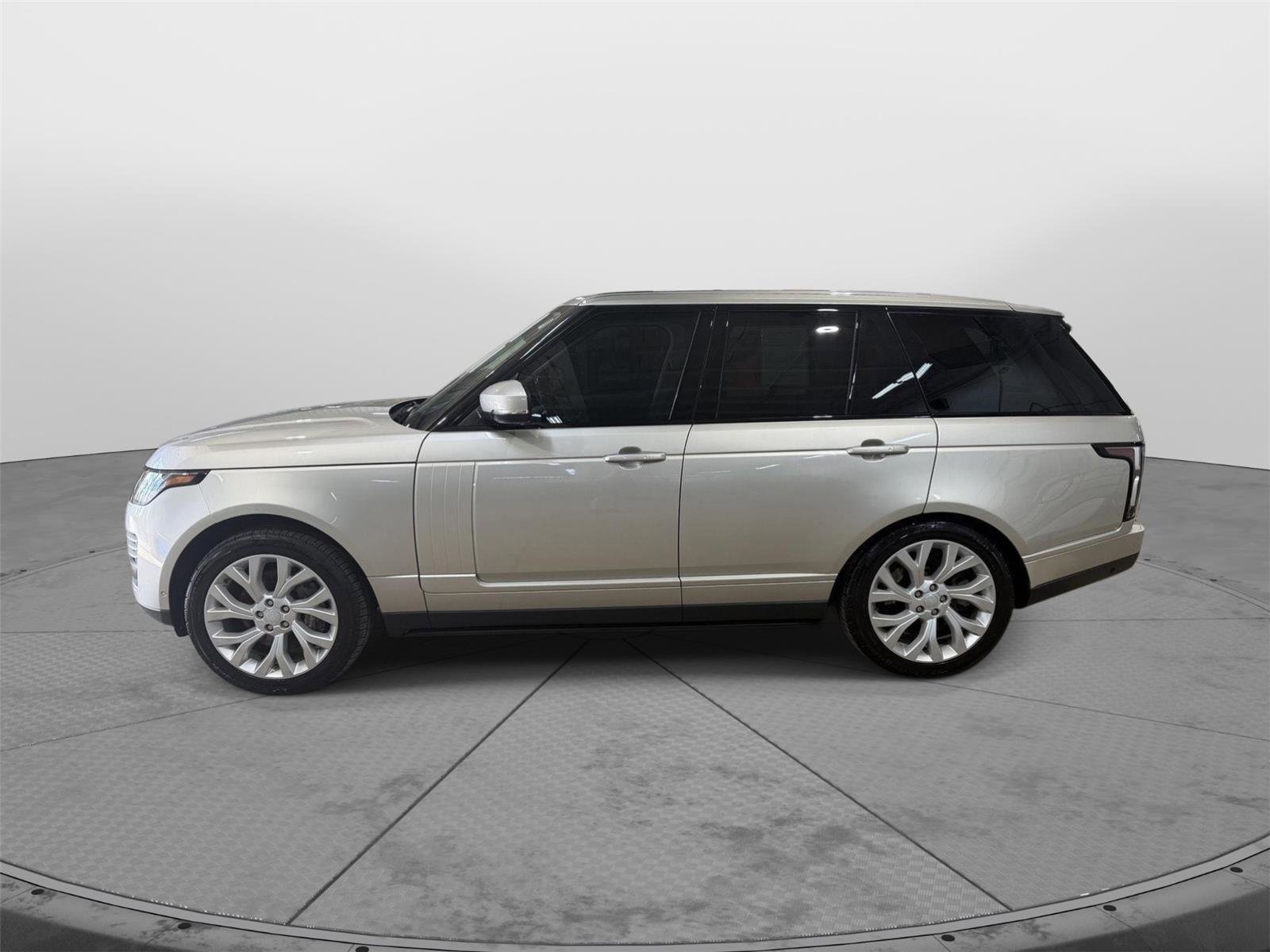 Used 2019 Land Rover Range Rover HSE image 7