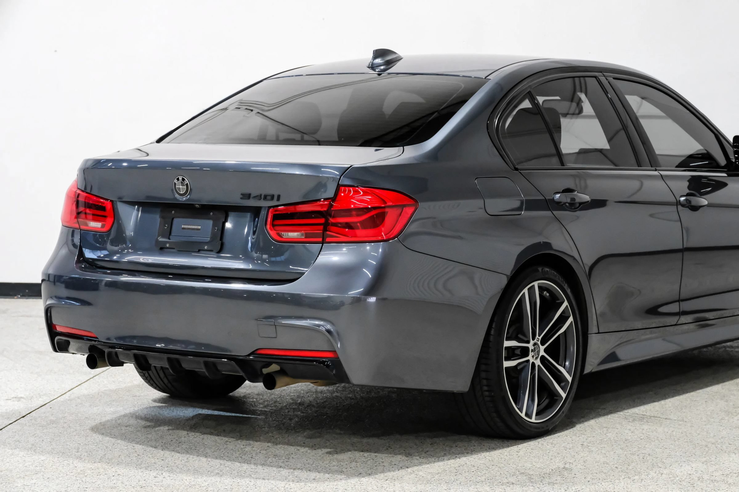 Used 2018 BMW 340i Sedan RWD image 14