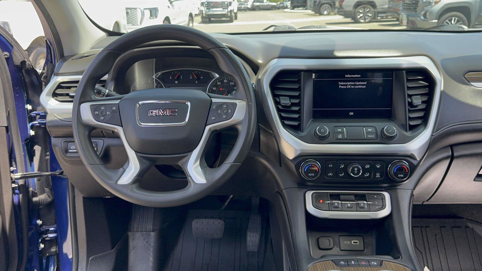 Used 2023 GMC Acadia SLE w/ Driver Convenience Package FWD image 14