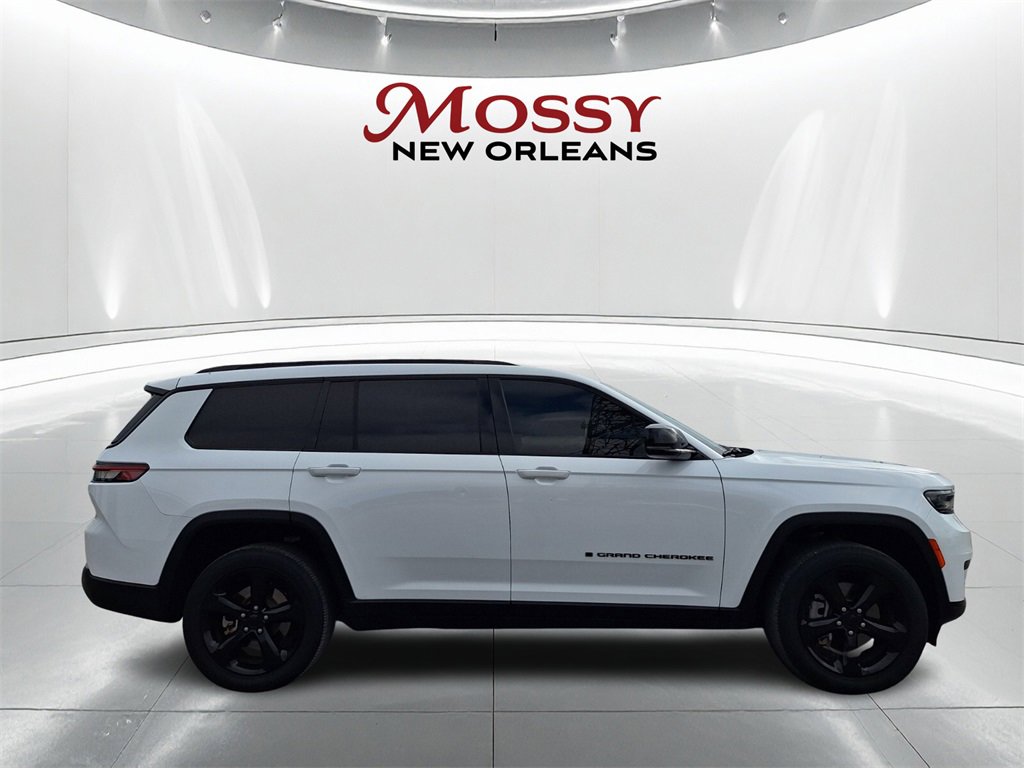 Used 2023 Jeep Grand Cherokee L Laredo image 4