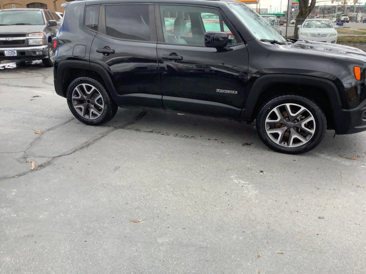 Used 2015 Jeep Renegade Latitude w/ Popular Equipment Group AWD/4WD image 9