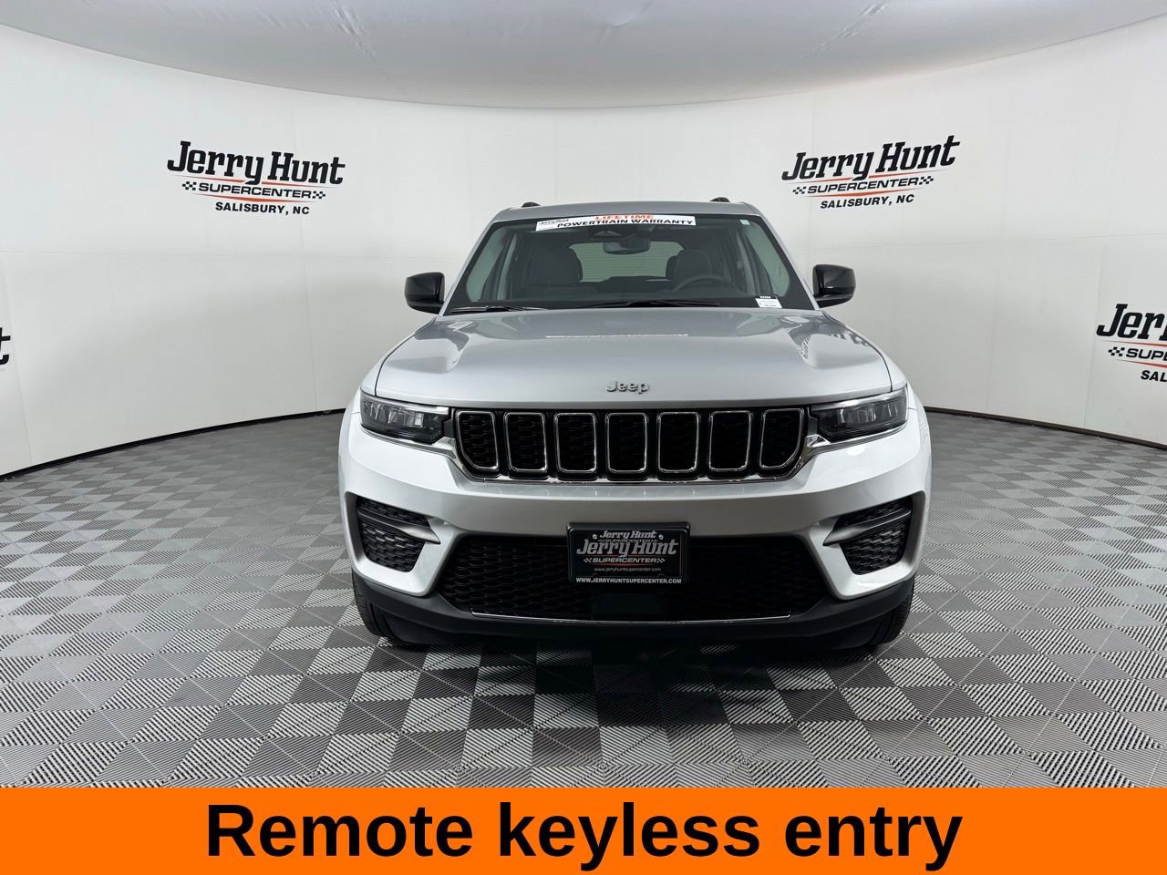 Used 2023 Jeep Grand Cherokee Laredo X image 5