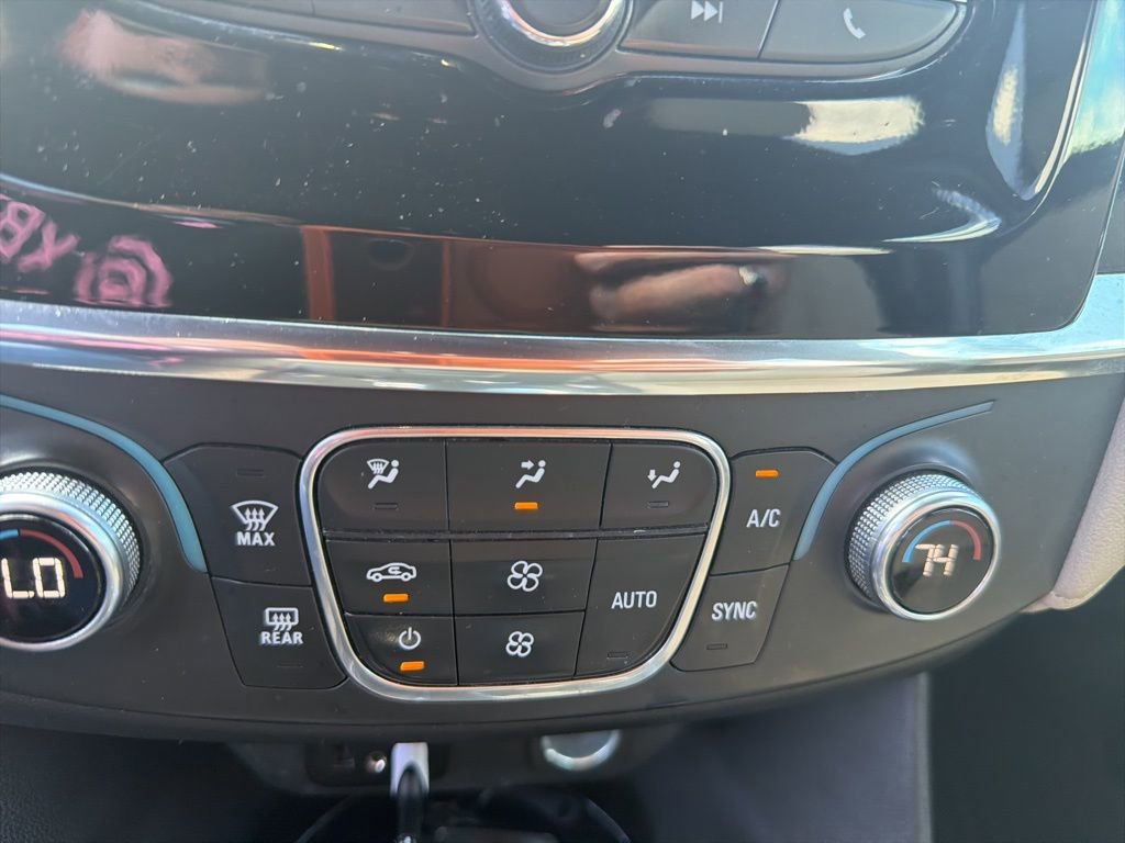 Used 2023 Chevrolet Traverse LS FWD image 16