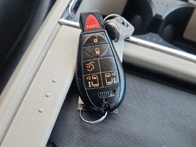 Used 2013 Chrysler Town & Country Touring FWD image 49
