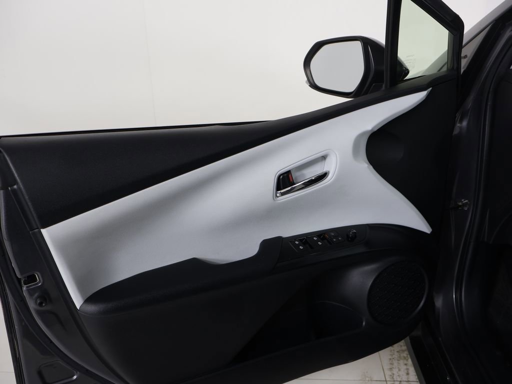 Used 2017 Toyota Prius Two w/ Carpet Mat Package image 16