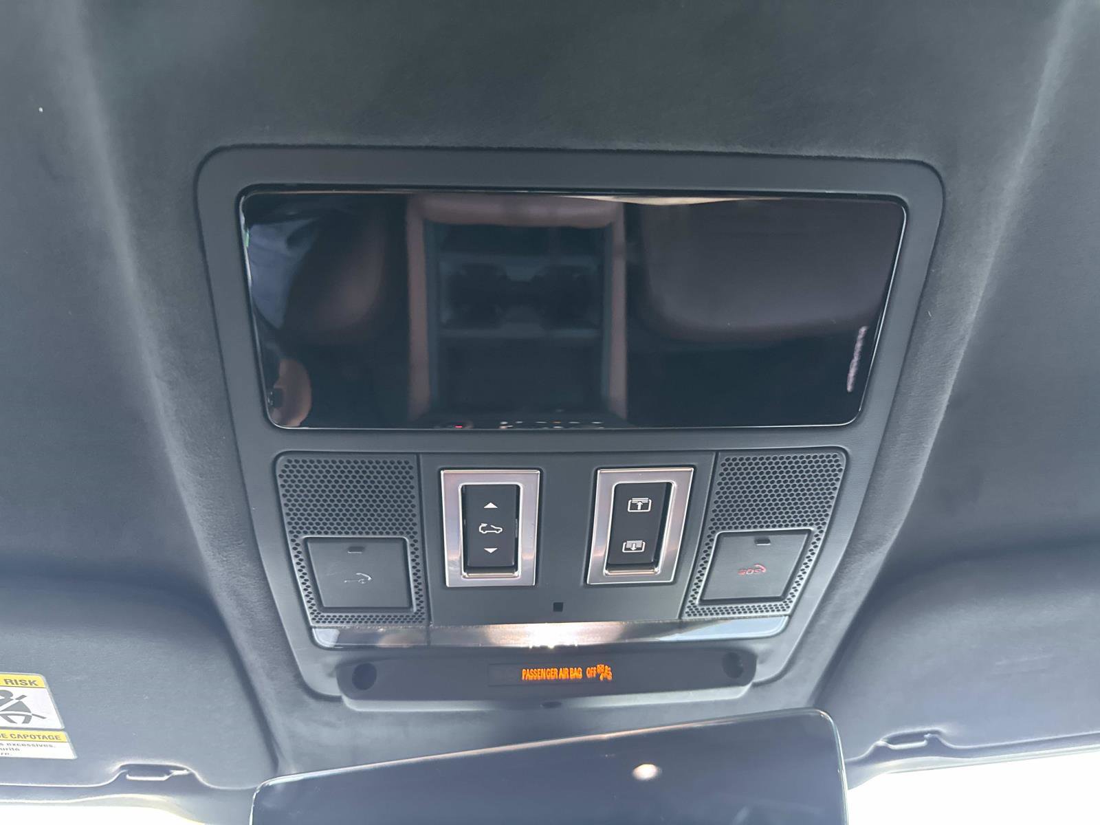 Used 2025 Land Rover Defender 110 image 27