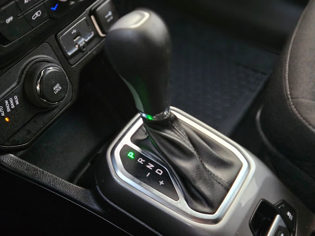 Used 2022 Jeep Renegade Latitude w/ Convenience Group image 20