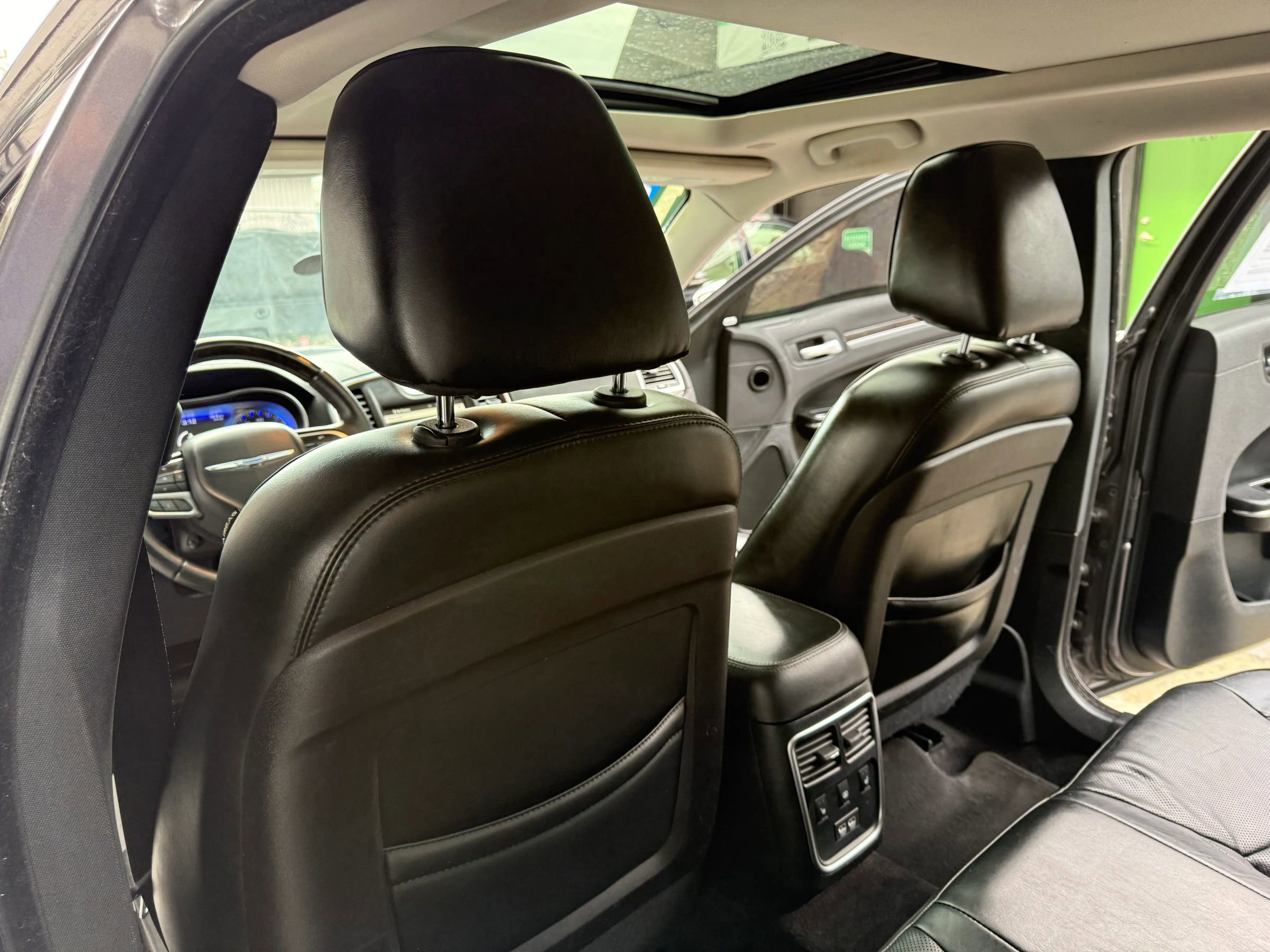 Used 2017 Chrysler 300 C image 14
