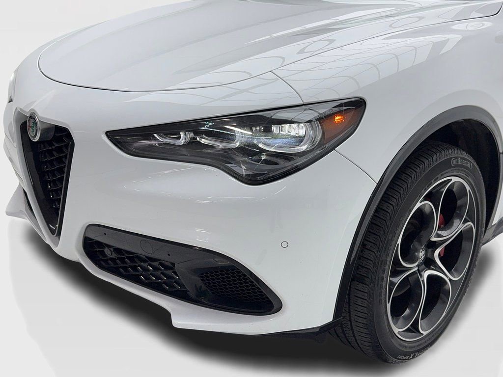 Used 2024 Alfa Romeo Stelvio Veloce image 5