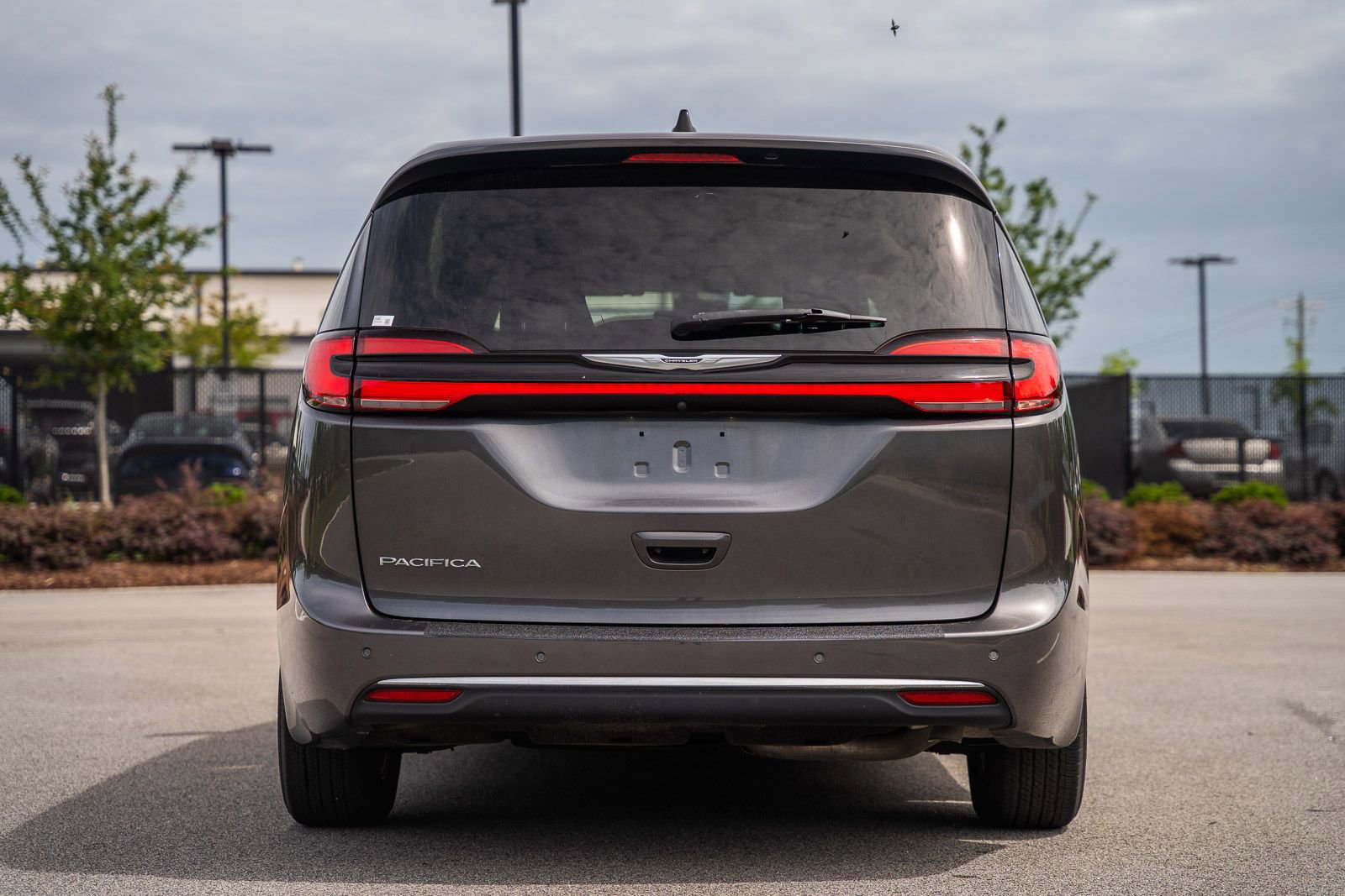 Used 2023 Chrysler Pacifica Touring-L FWD image 6