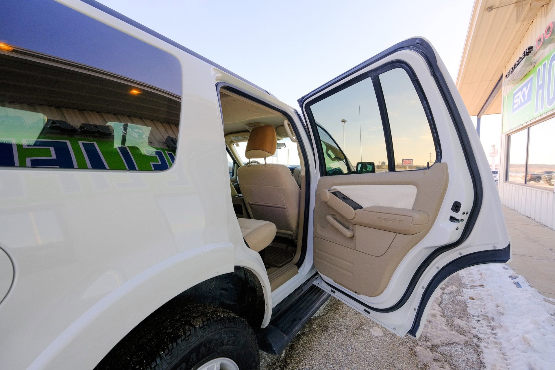 Used 2010 Ford Explorer XLT image 17