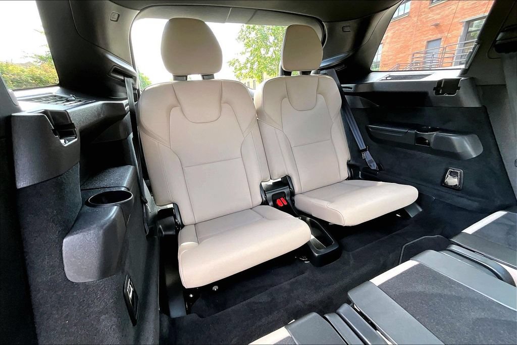 Certified 2025 Volvo XC90 B5 Plus AWD/4WD image 37