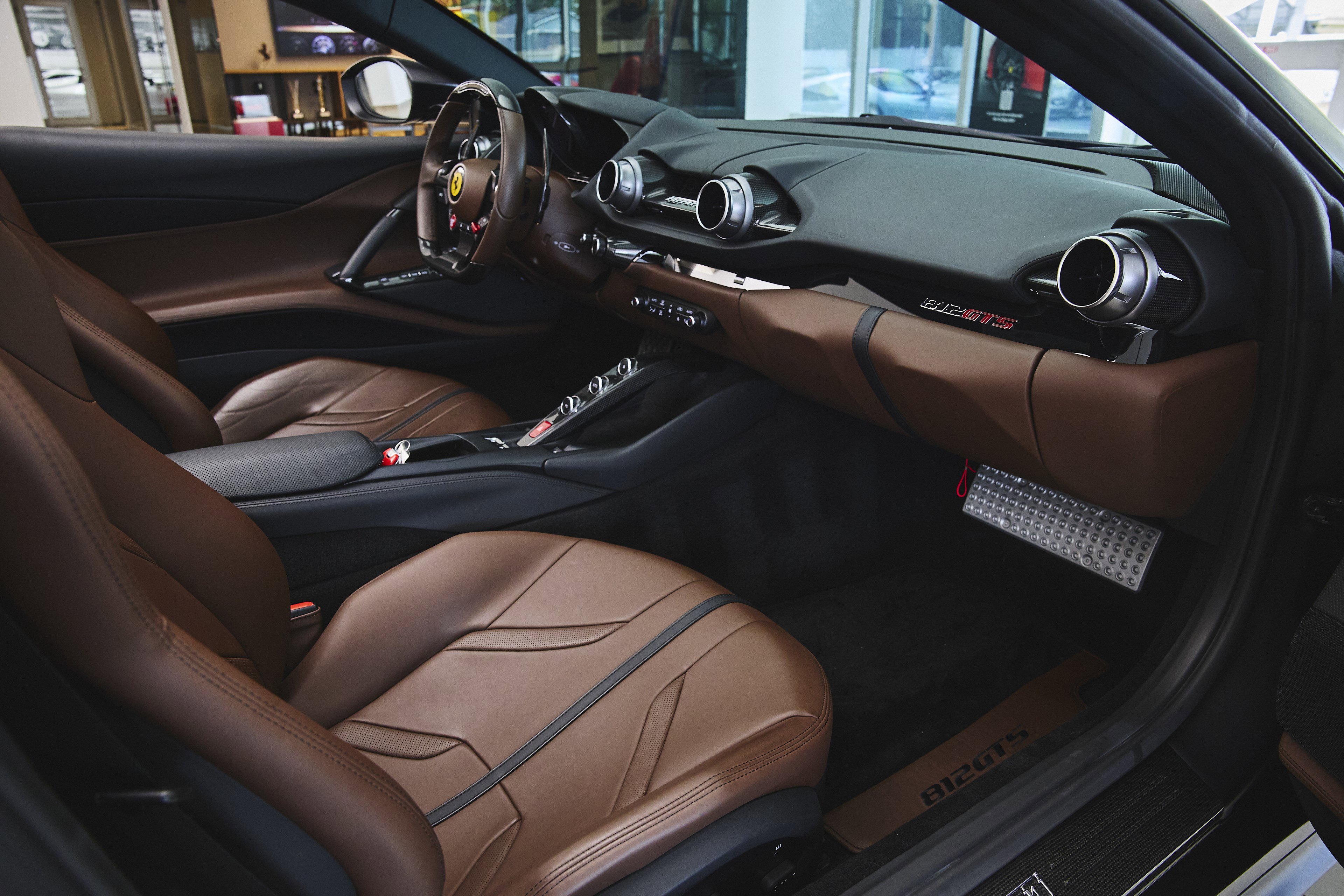 Used 2022 Ferrari 812 GTS image 42