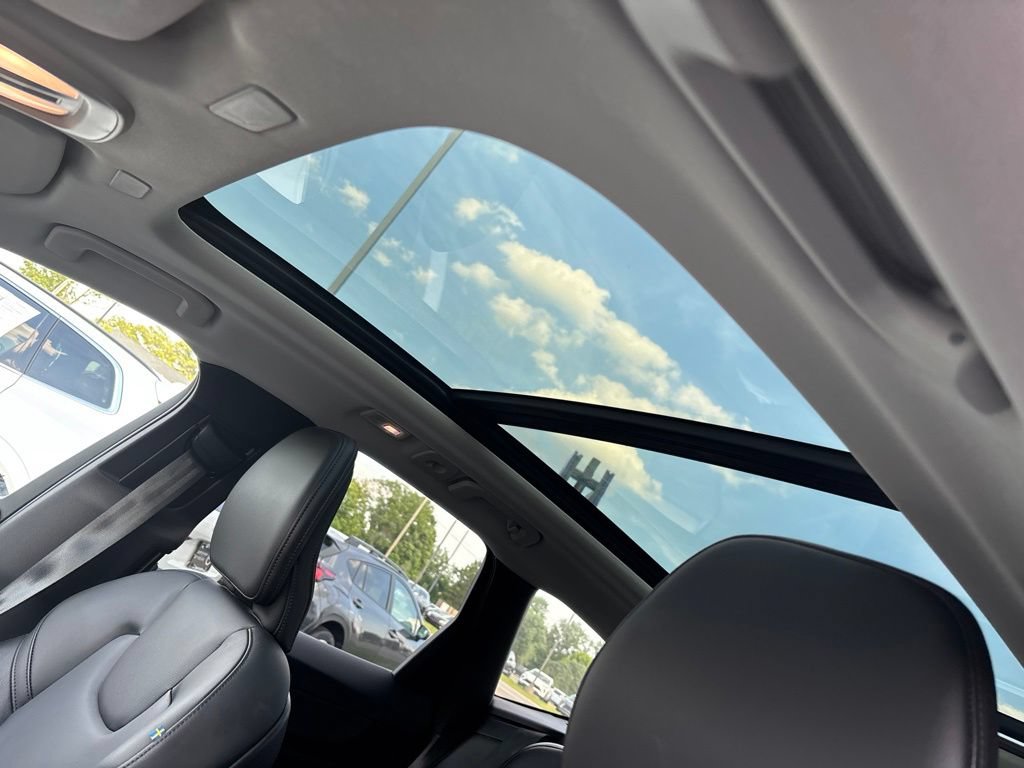 Certified 2024 Volvo XC60 B5 Core AWD/4WD image 8