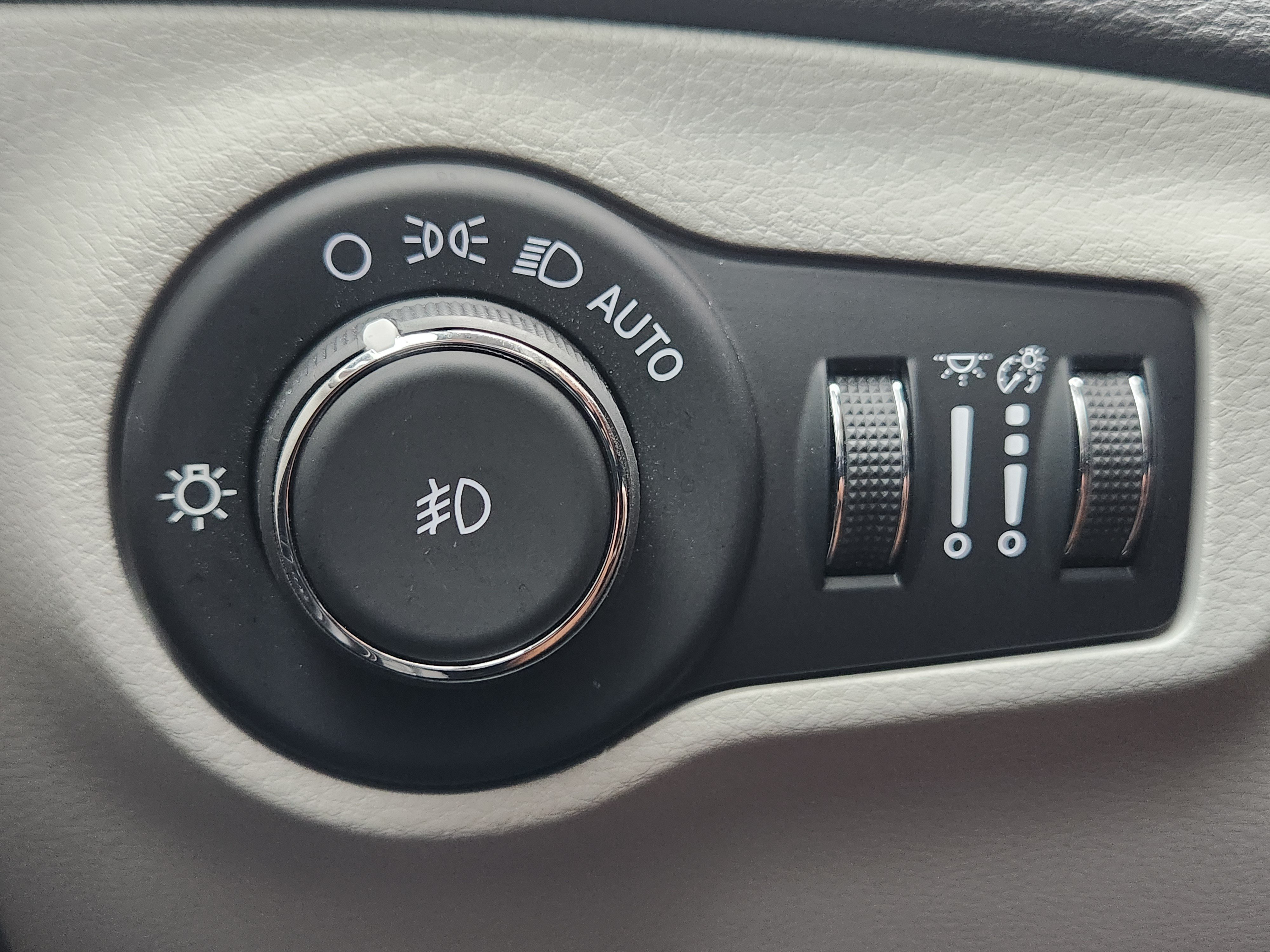 Used 2019 Jeep Compass Latitude FWD image 16