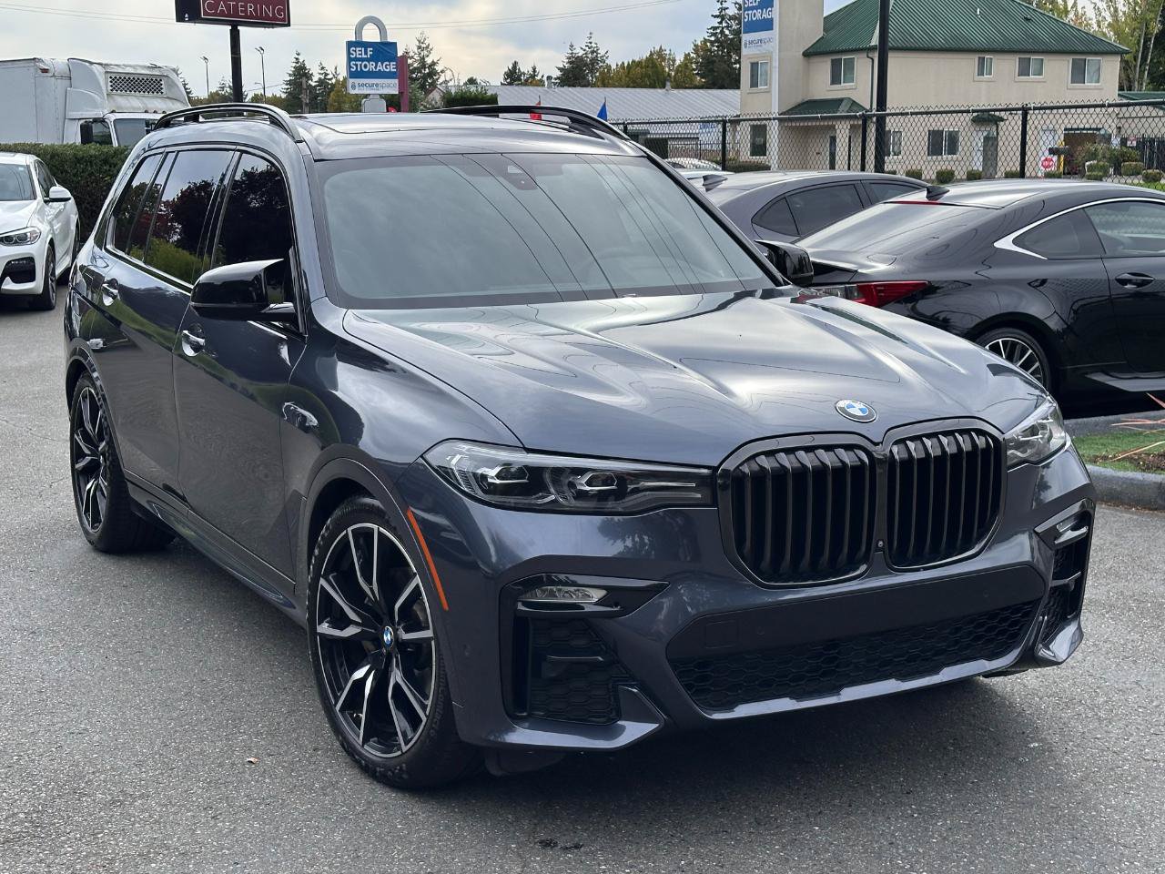 Used 2022 BMW X7 xDrive40i w/ M Sport Package AWD/4WD image 41