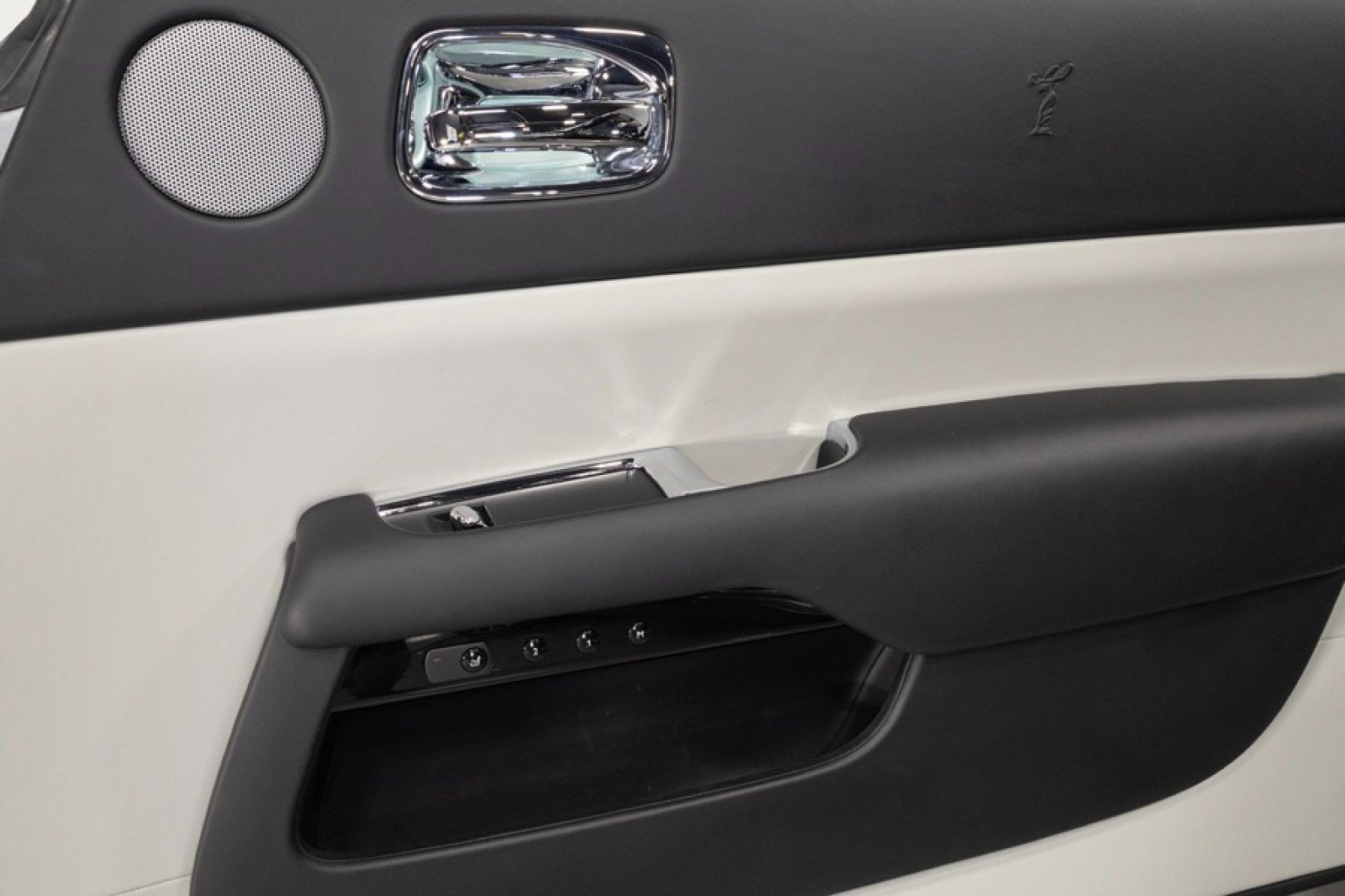 Used 2019 Rolls-Royce Dawn RWD image 48