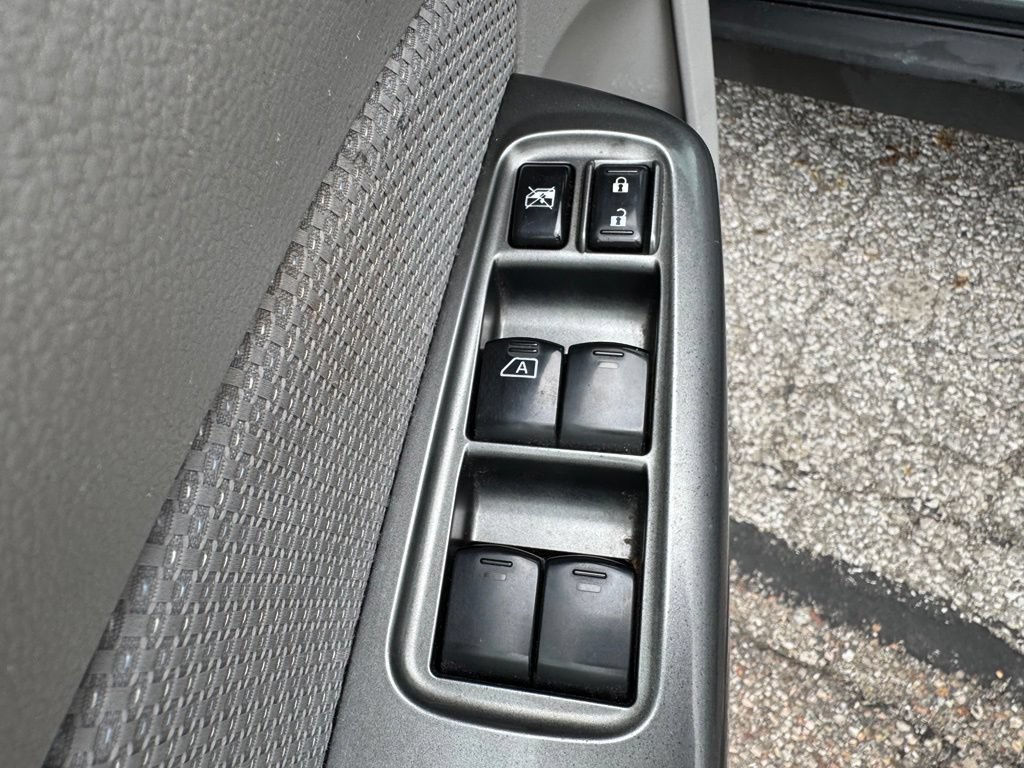 Used 2011 Subaru Forester 2.5X Premium w/ All-Weather Pkg AWD/4WD image 17