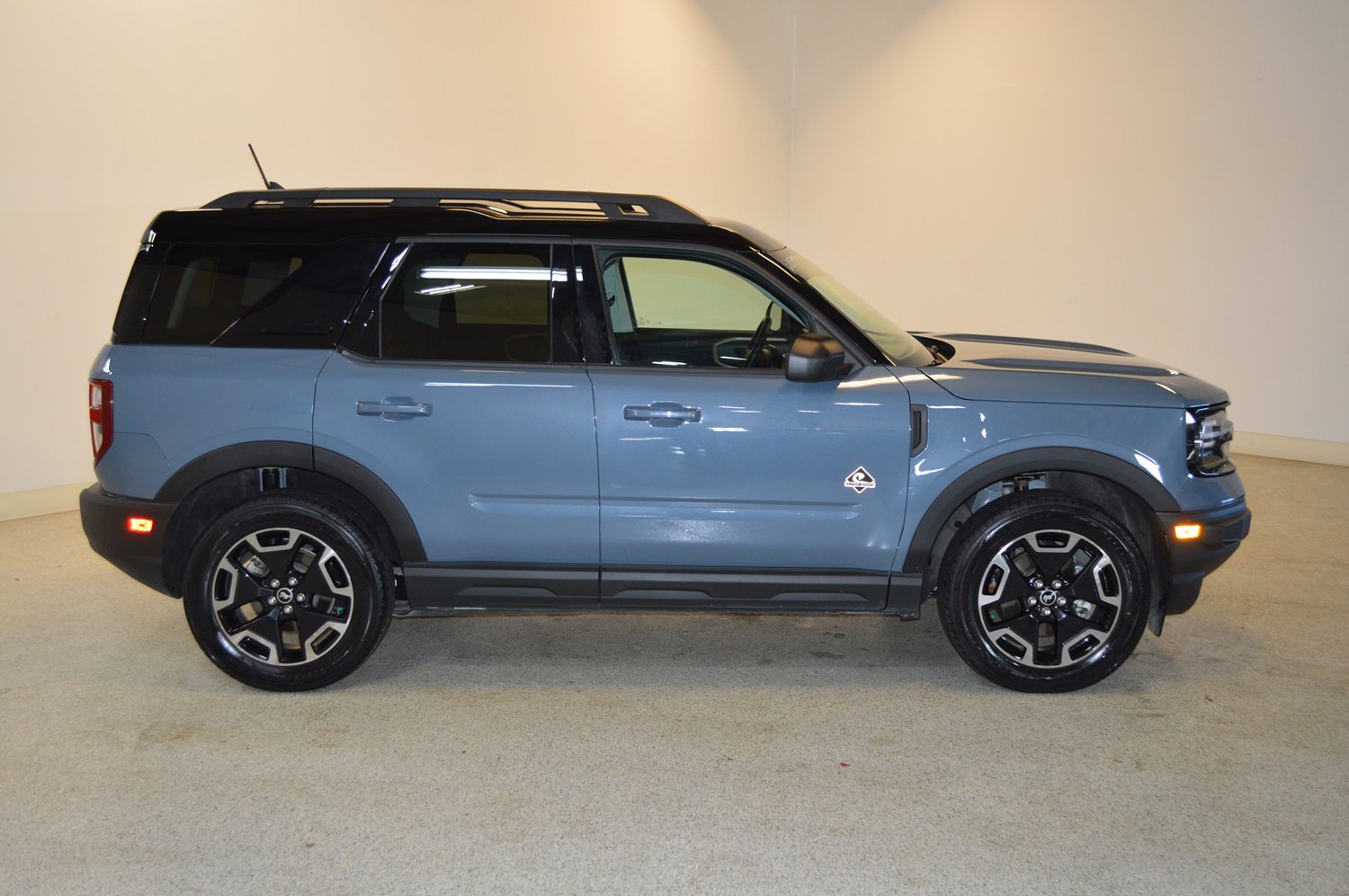 Used 2024 Ford Bronco Sport Outer Banks w/ Tech Package image 2