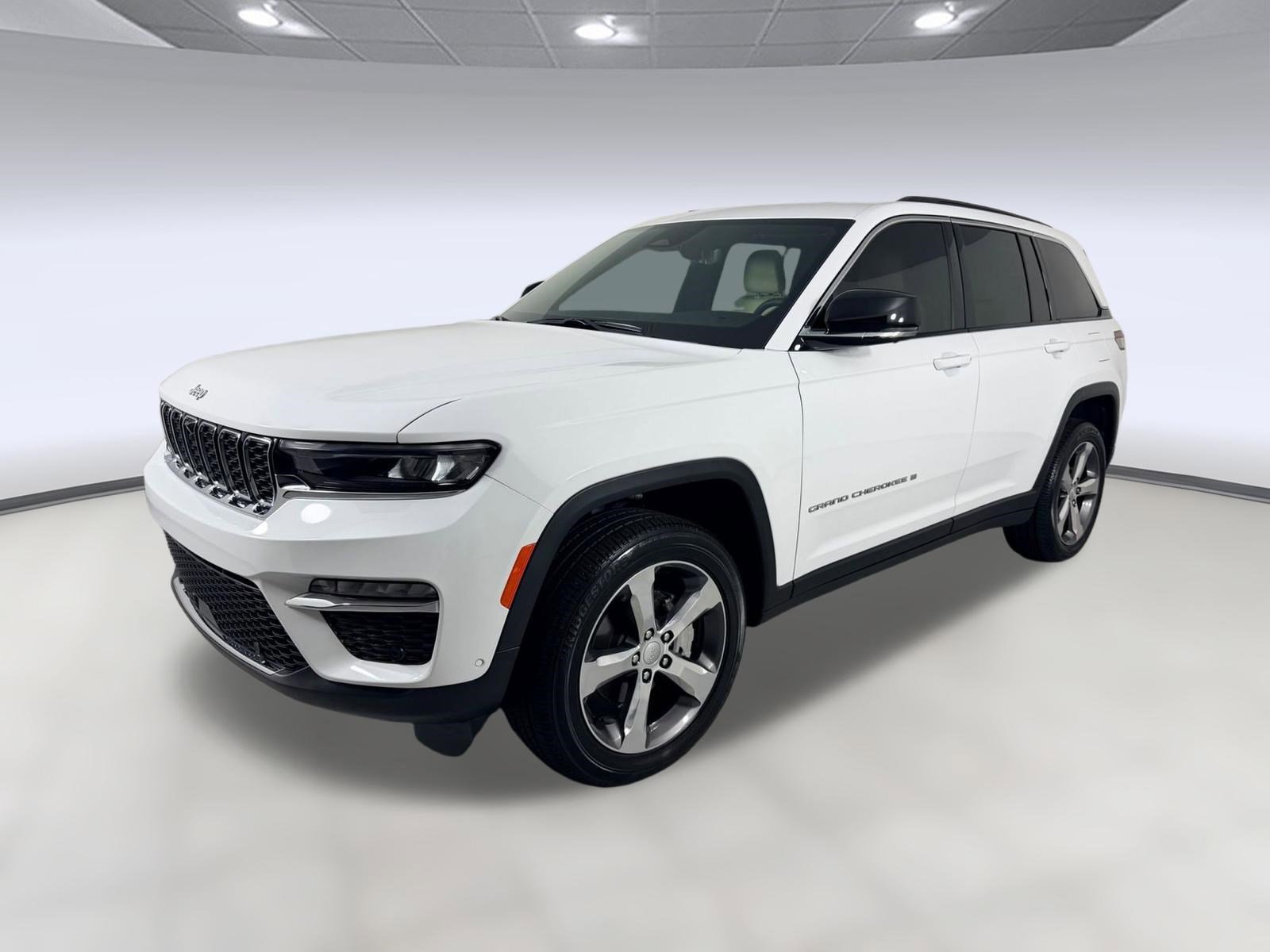 Used 2025 Jeep Grand Cherokee Limited w/ Luxury Tech Group II image 1