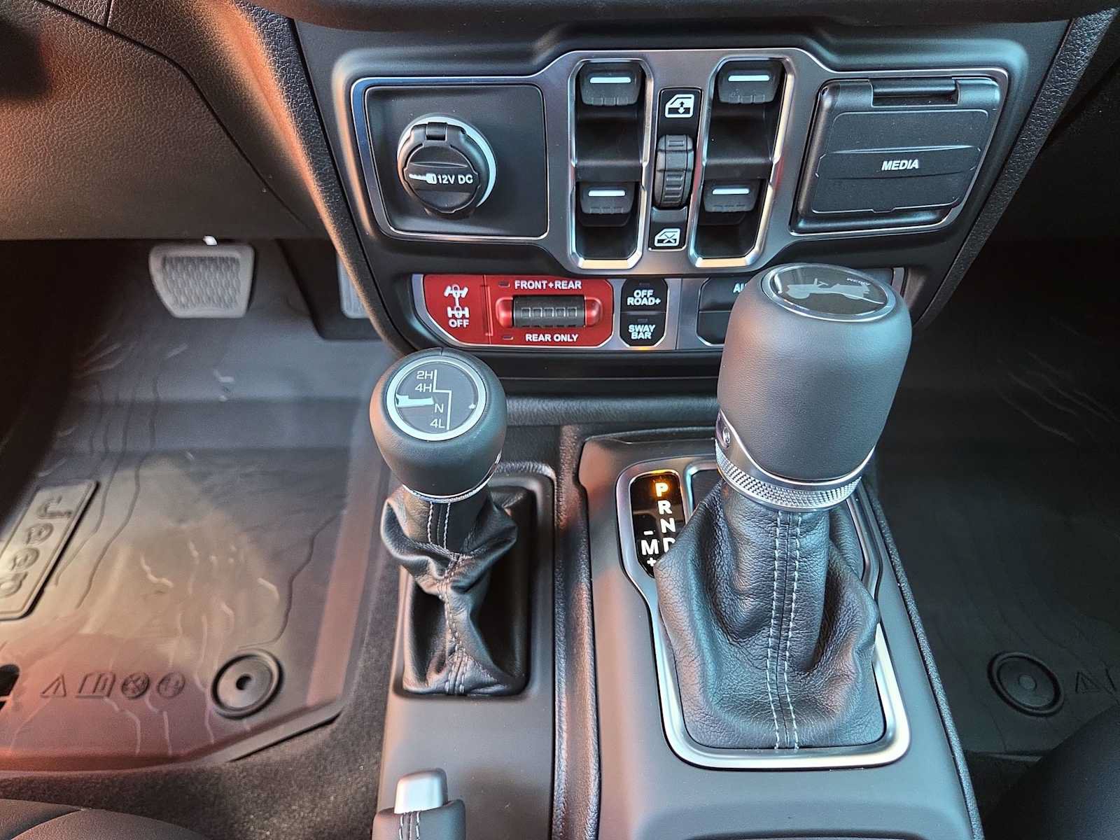 New 2026 Jeep Wrangler Unlimited Rubicon AWD/4WD image 25