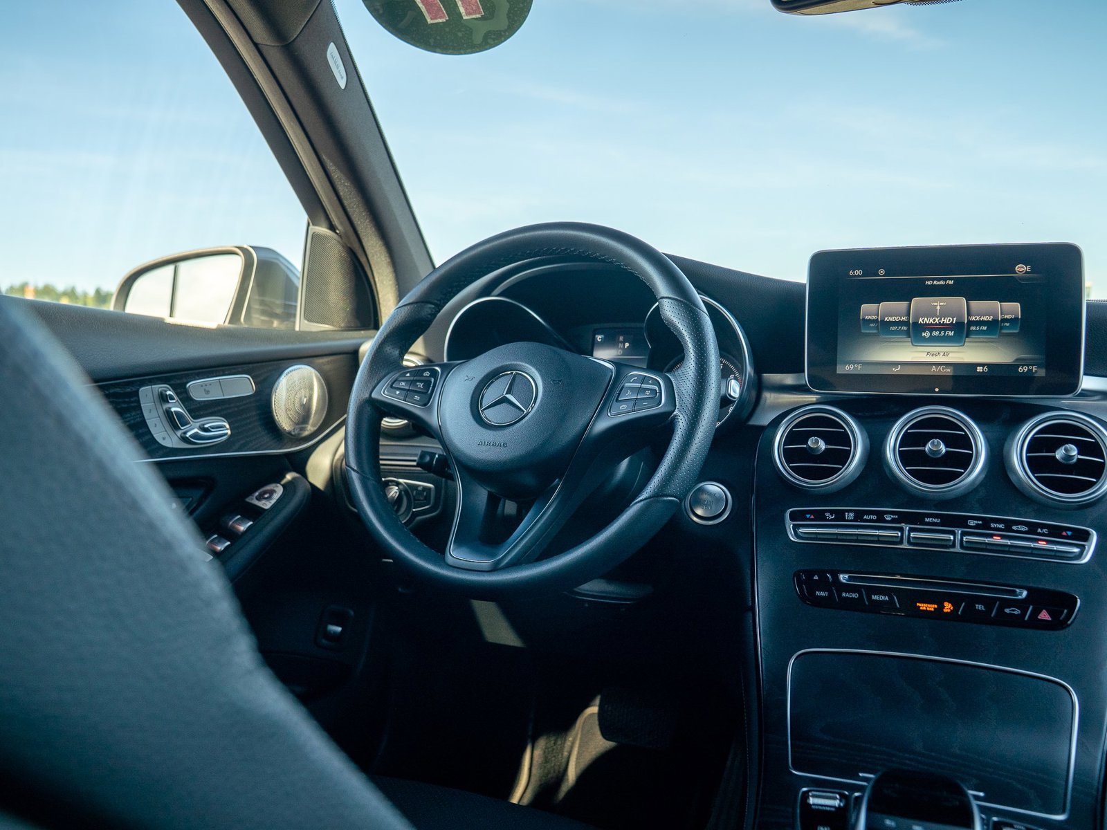 Used 2017 Mercedes-Benz GLC 300 4MATIC image 17