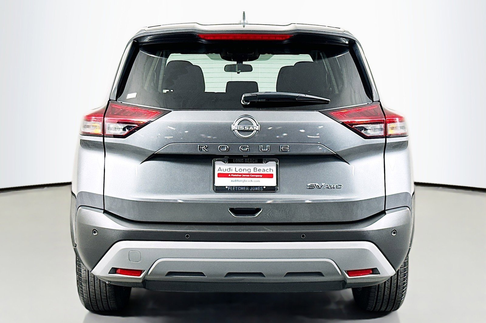 Used 2023 Nissan Rogue SV image 3