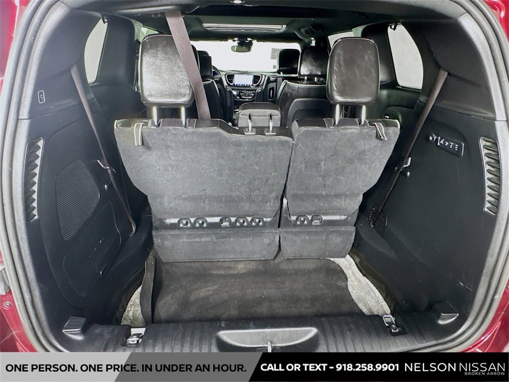 Used 2022 Chrysler Pacifica Limited w/ Uconnect Theater Family Group image 29