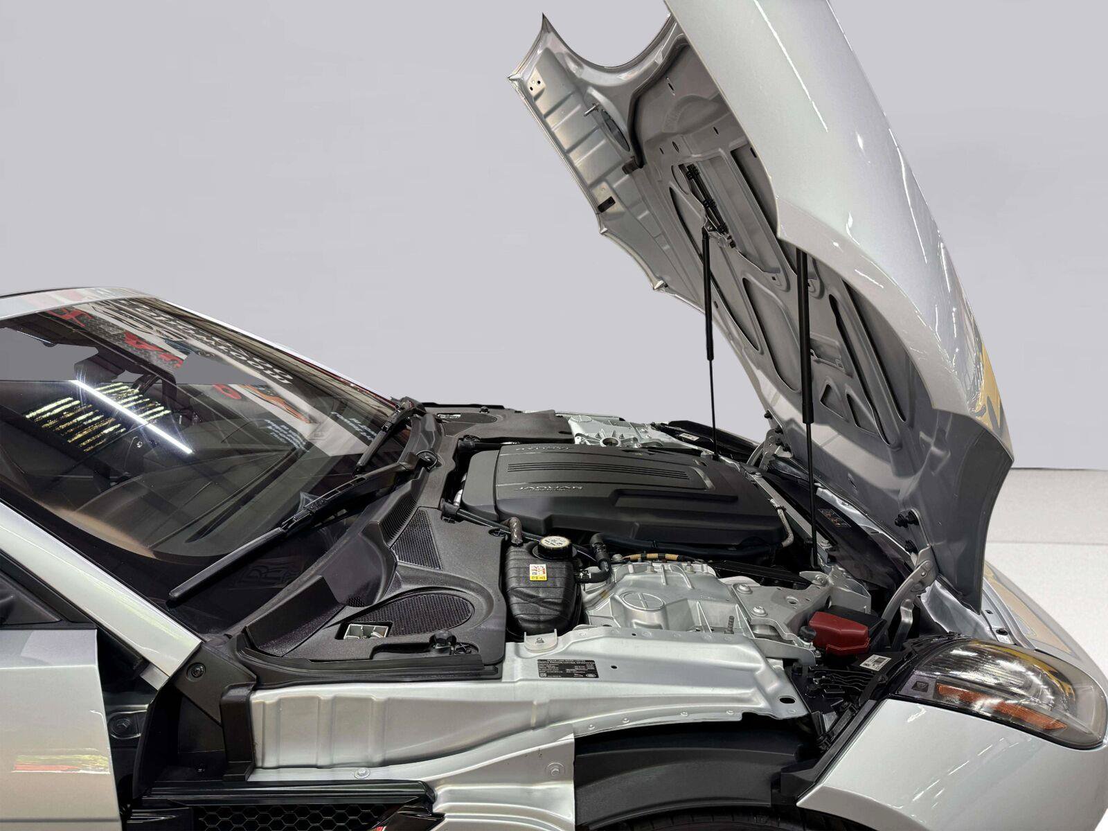 Used 2019 Jaguar F-TYPE Convertible RWD image 52