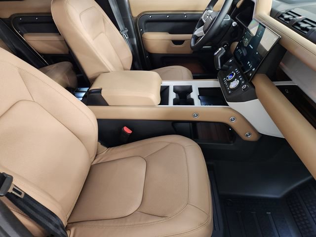 New 2026 Land Rover Defender 110 X-Dynamic SE image 3