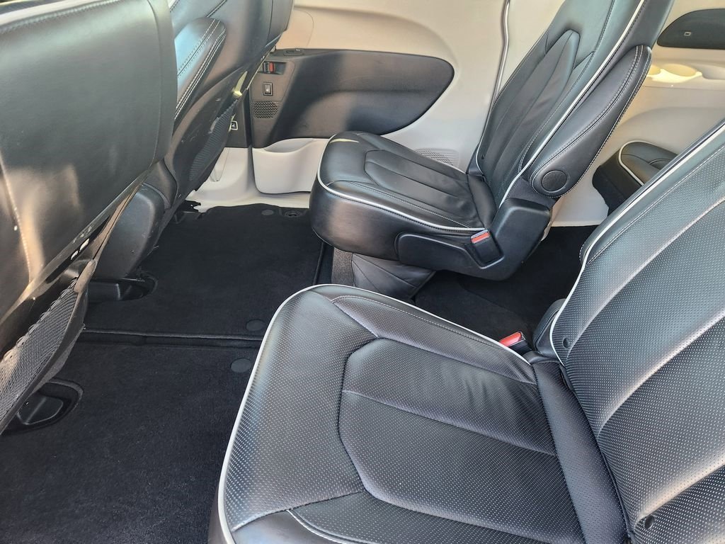 Used 2024 Chrysler Pacifica Limited image 30