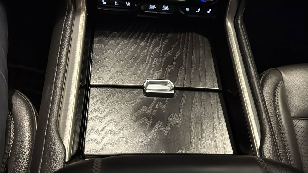 Used 2024 GMC Yukon Denali w/ Denali Reserve Package image 31