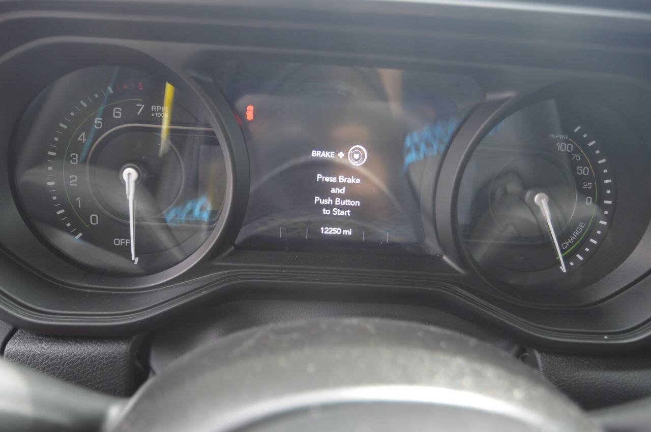 Used 2025 Jeep Wrangler Unlimited Rubicon 4xe w/ Safety Group AWD/4WD image 16