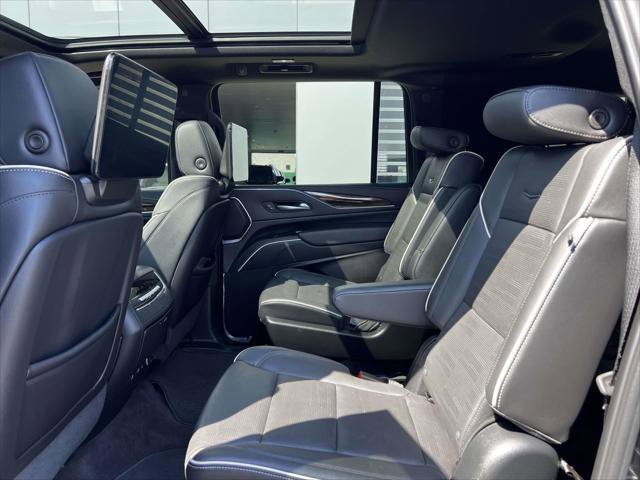 Used 2024 Cadillac Escalade ESV Premium Luxury image 15
