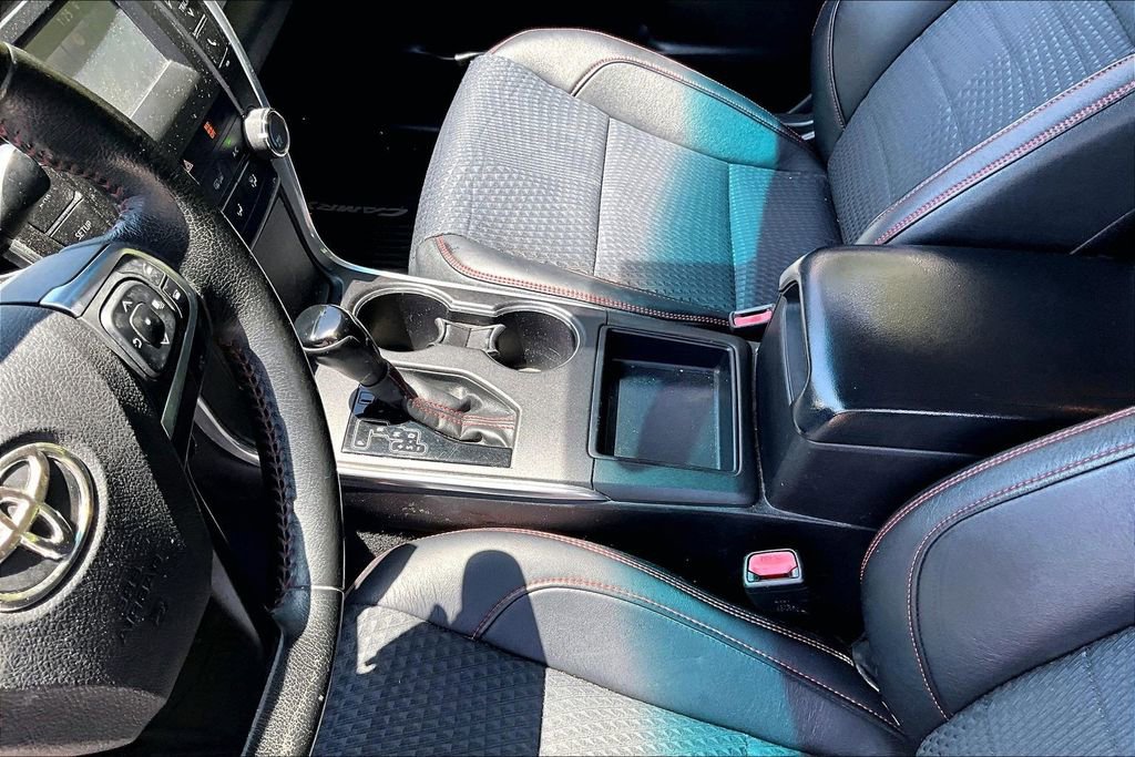 Used 2015 Toyota Camry SE FWD image 13