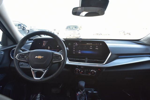 Used 2025 Chevrolet Trax LT w/ LT Convenience Package image 35