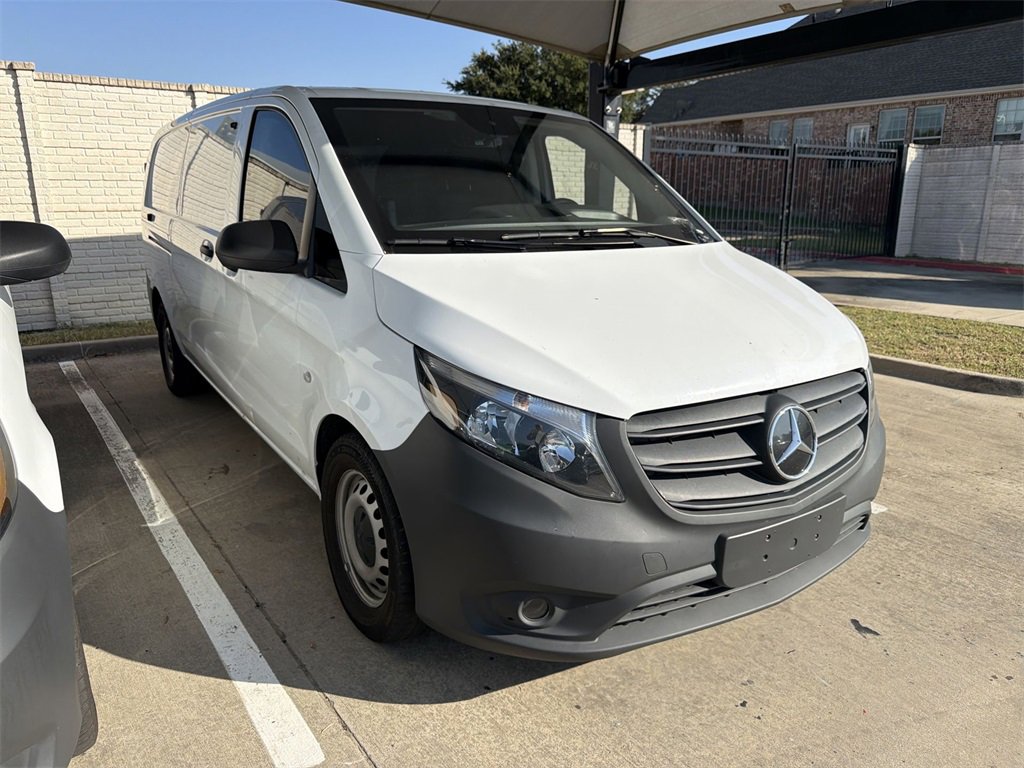 Used 2023 Mercedes-Benz Metris image 2