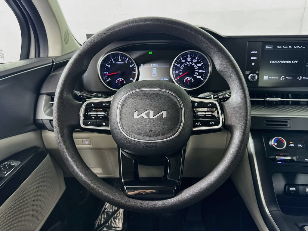 Used 2023 Kia Carnival LX w/ Paint Protection Package FWD image 11