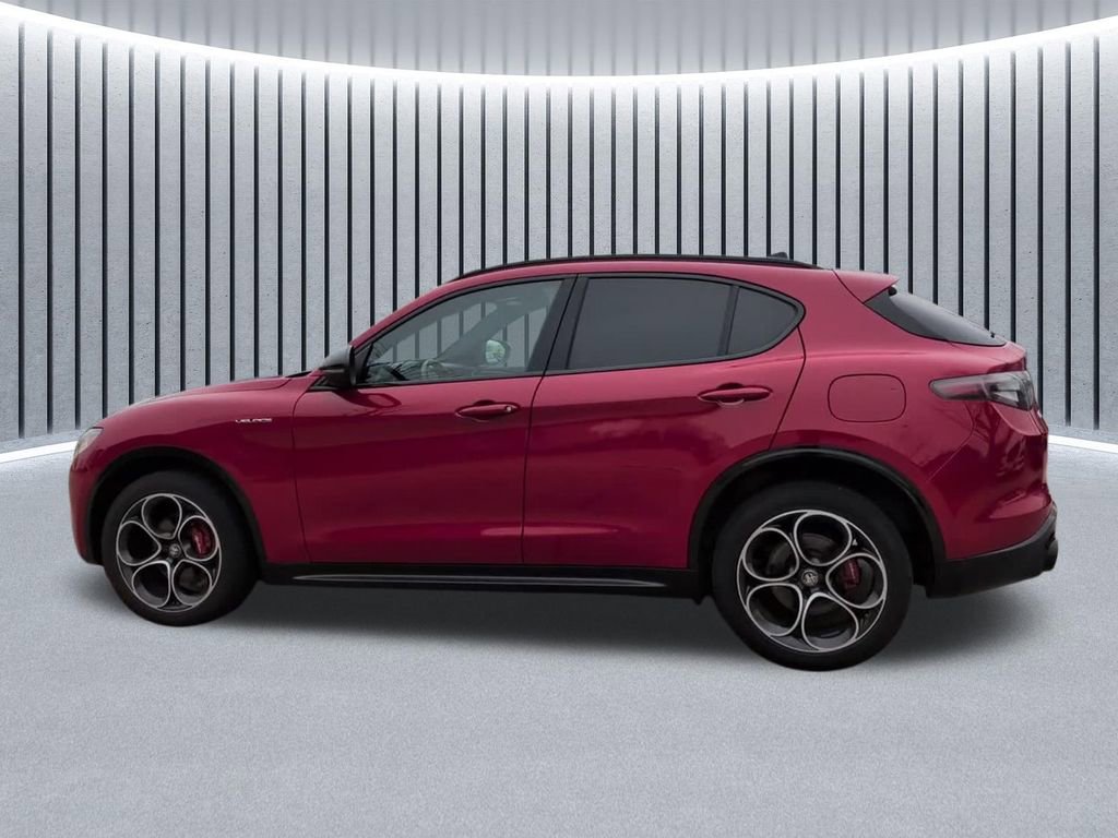 Used 2024 Alfa Romeo Stelvio Veloce AWD/4WD image 11