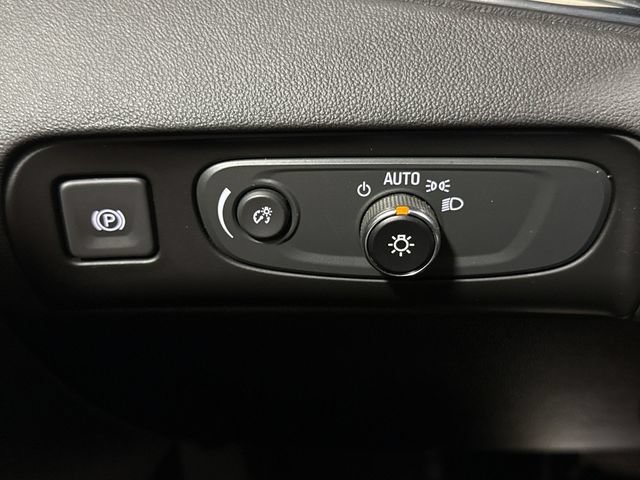 Used 2020 Buick Enclave Essence FWD image 18