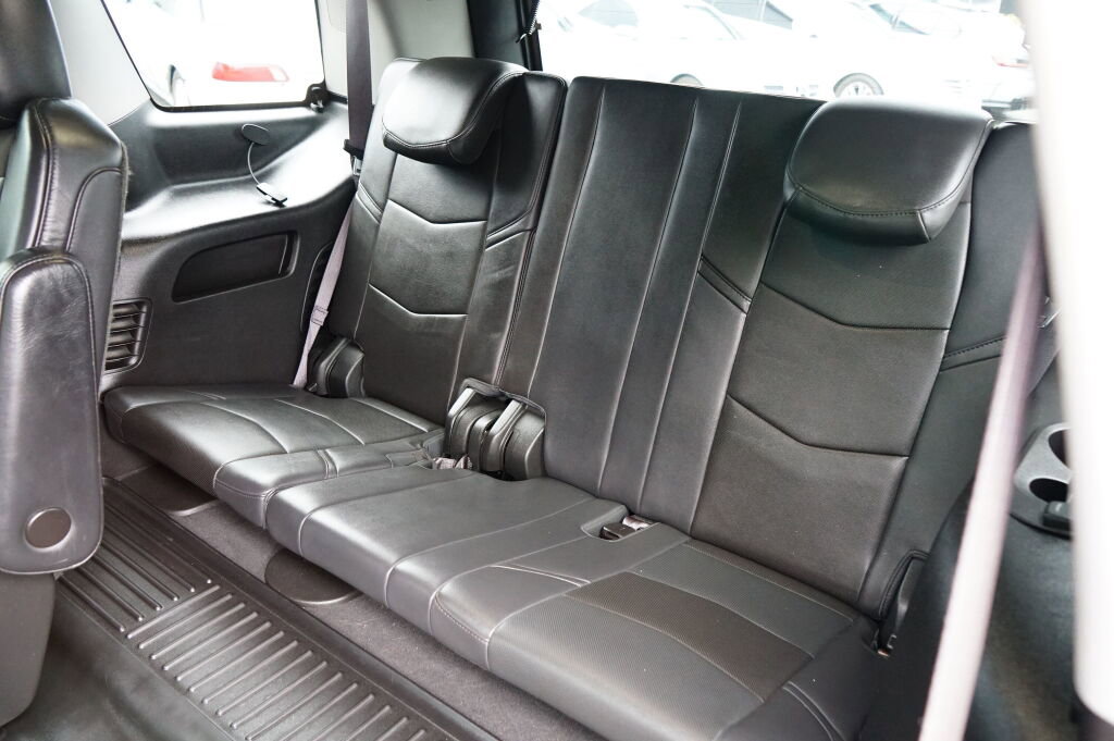 Used 2015 Cadillac Escalade Luxury image 14