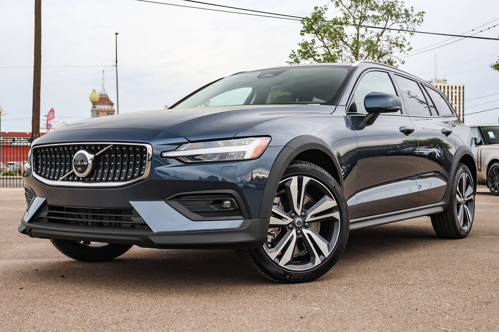 New 2026 Volvo V60 B5 Cross Country Plus w/ Climate Package