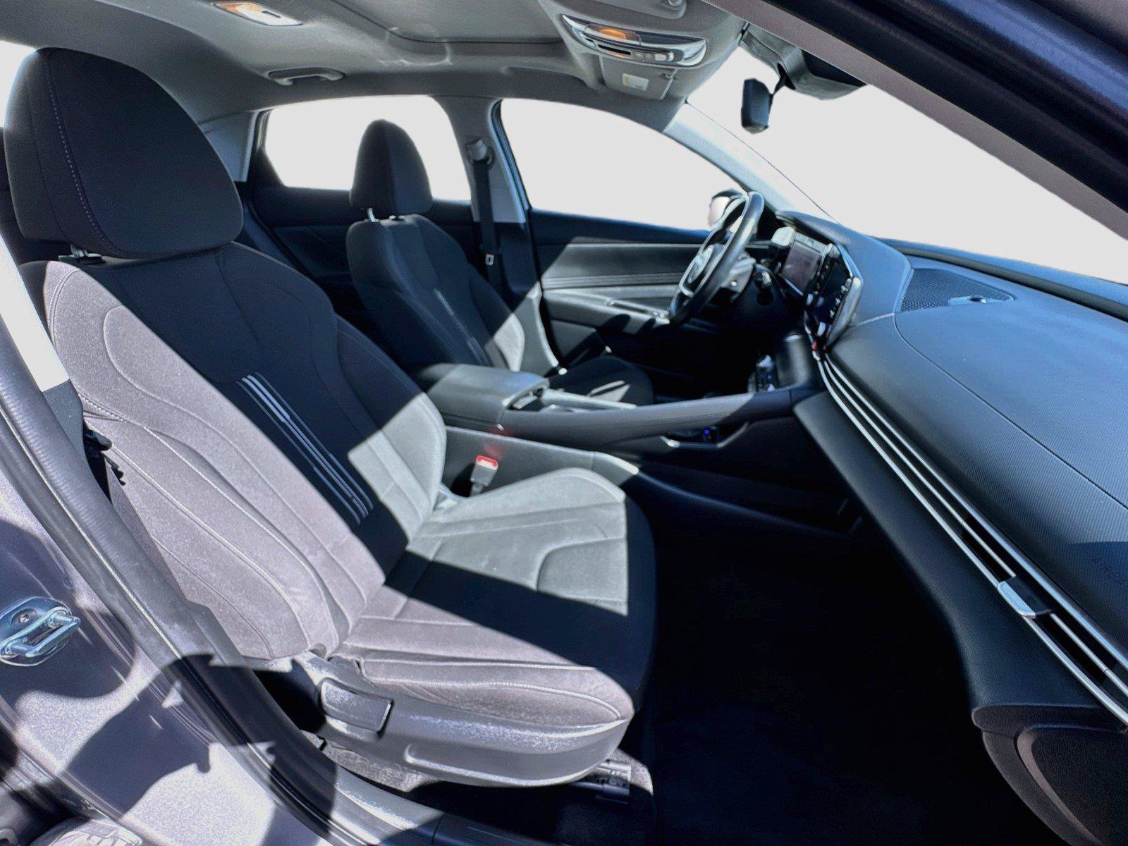 Used 2022 Hyundai Elantra SEL w/ Convenience + Premium Package FWD image 31