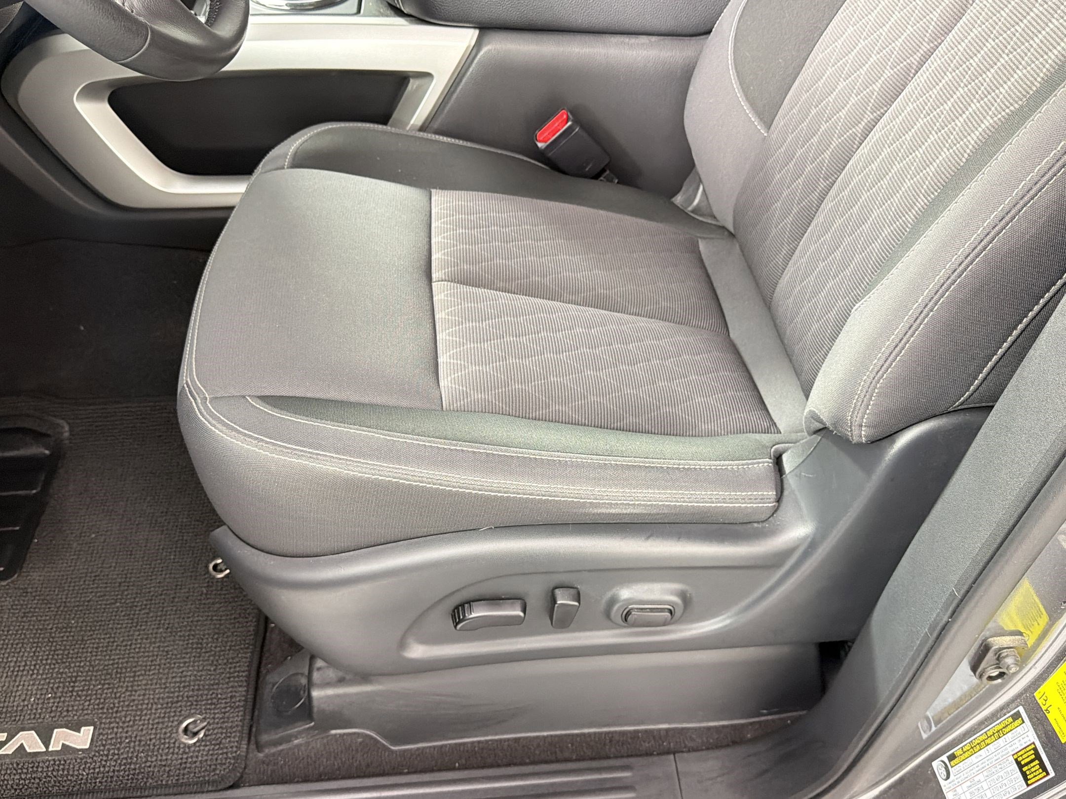 Used 2024 Nissan Titan SV w/ SV Convenience Package RWD image 14