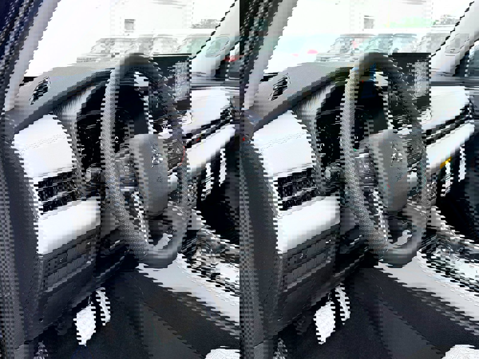 New 2025 Mitsubishi Outlander AWD image 3