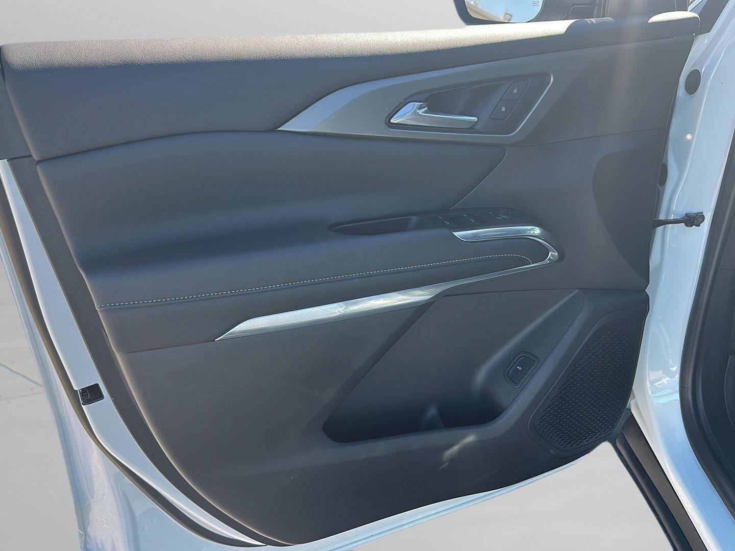 Used 2025 Chevrolet Traverse LT w/ LPO, Floor Liner Package FWD image 20