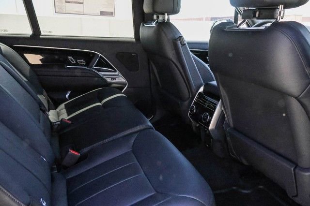New 2025 Land Rover Range Rover Long Wheelbase SE image 13