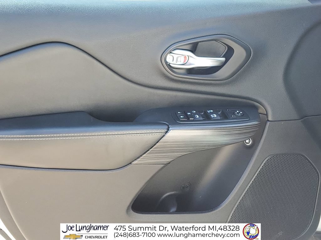 Used 2015 Jeep Cherokee Limited FWD image 23