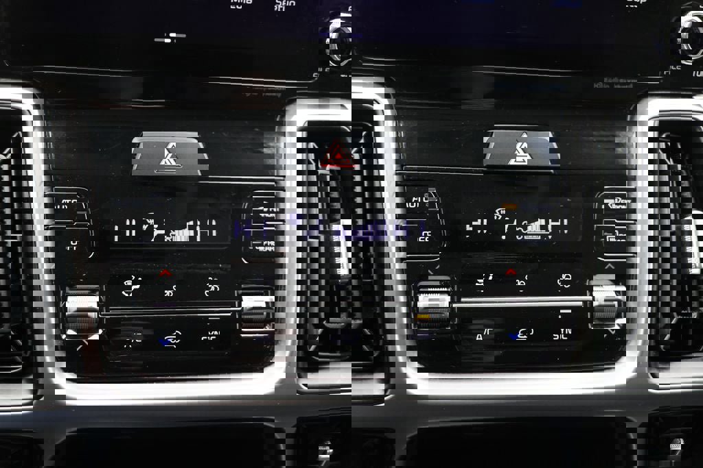 Used 2023 Kia Sorento S image 23