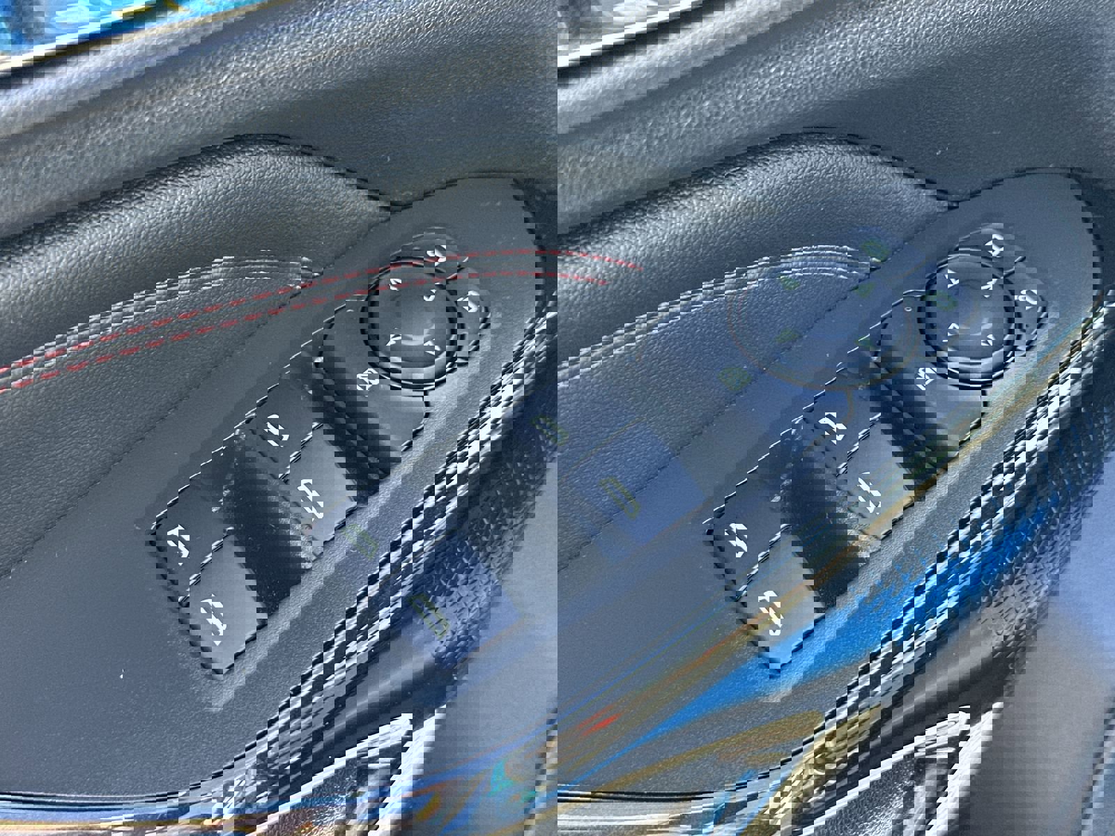 Certified 2025 Chevrolet Trax RS image 15